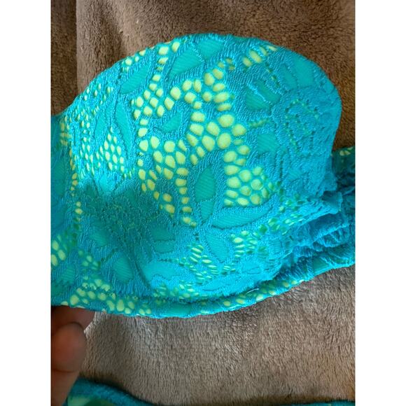 Victorias Secret Bikini - Picture 2 of 7